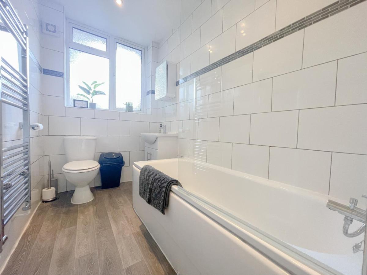 Large 3 Bedroom & 2 Bath - Ground Floor With Parking Борнмут Экстерьер фото